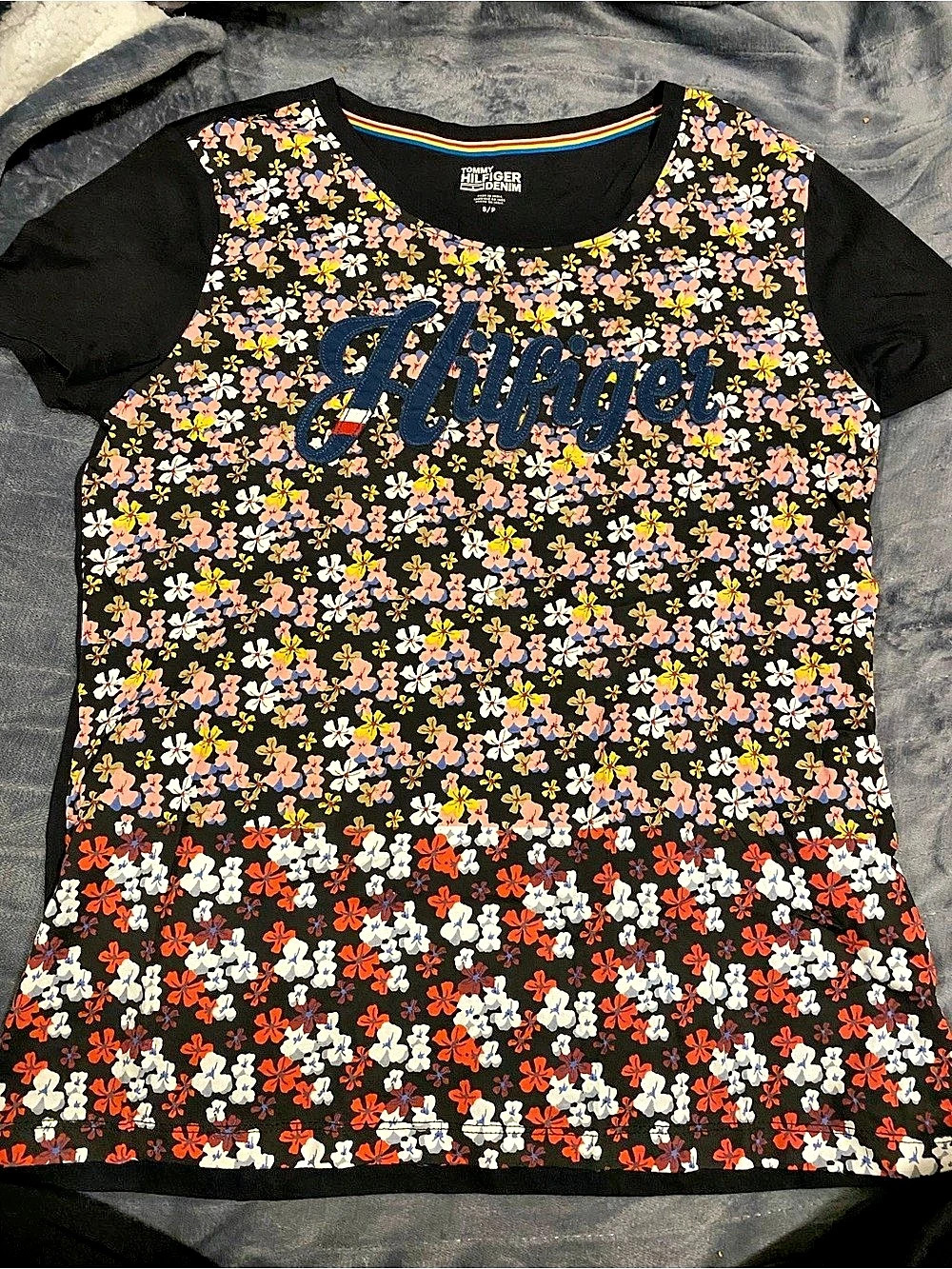 Tommy Hilfiger Floral Short Sleeve Tee Size Small Like New